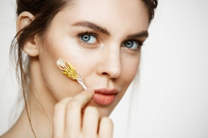 عکس بیوتی و آرایشی زنانه زمینه سفید